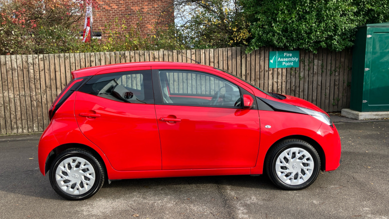 Toyota Aygo 1.0 VVT-i X-Play 5dr x-shift Petrol Hatchback